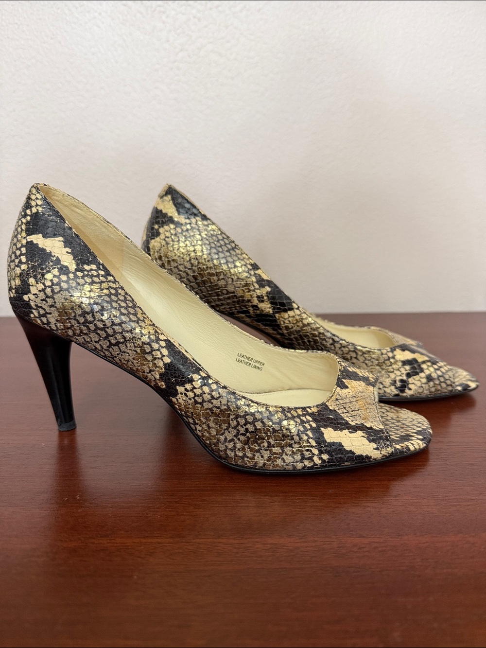 Via Spiga peep toe size 7/12M